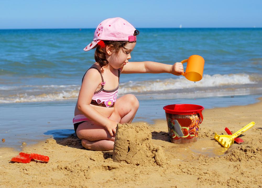 plage avec son enfant